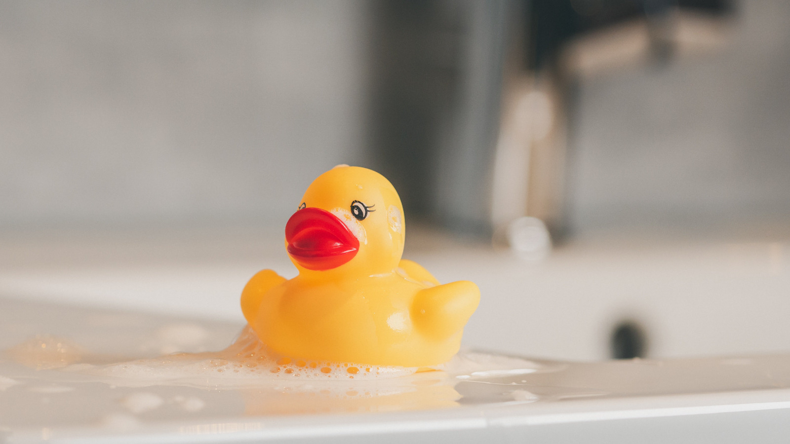 how-to-bathe-a-baby-by-yourself2